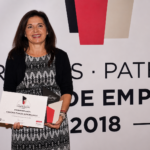 Concha Pinazo Inmobiliaria recogiendo el Premio Paterna Ciudad de Empresas 2018